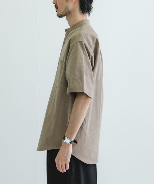 URBAN RESEARCH（アーバンリサーチ）の「JOG COTTONバンドカラー半袖シャツ（シャツ/ブラウス・メンズ・モカ/ネイビー/ブルー系その他/ホワイト・MEDIUM/LARGE）」の20枚目の写真