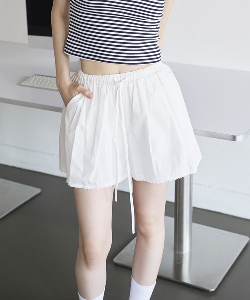 UNE MANSION（ユヌマンション）の「【インナーレース付き】【ホームウェア/ビーチウェア】ウエストゴムフロントボタンレースショートパンツ（その他パンツ・レディース・アイボリー/スカイブルー・FREE）」の2枚目の写真