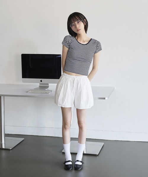 UNE MANSION（ユヌマンション）の「【インナーレース付き】【ホームウェア/ビーチウェア】ウエストゴムフロントボタンレースショートパンツ（その他パンツ・レディース・アイボリー/スカイブルー・FREE）」の3枚目の写真