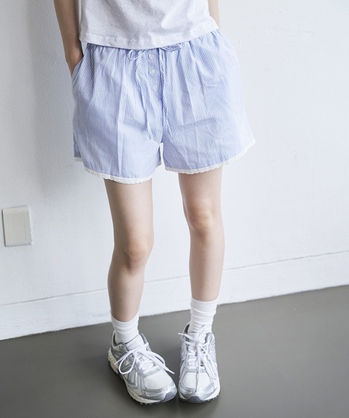 UNE MANSION（ユヌマンション）の「【インナーレース付き】【ホームウェア/ビーチウェア】ウエストゴムフロントボタンレースショートパンツ（その他パンツ・レディース・アイボリー/スカイブルー・FREE）」の17枚目の写真