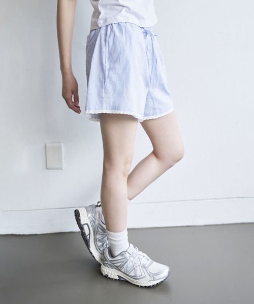 UNE MANSION（ユヌマンション）の「【インナーレース付き】【ホームウェア/ビーチウェア】ウエストゴムフロントボタンレースショートパンツ（その他パンツ・レディース・アイボリー/スカイブルー・FREE）」の18枚目の写真