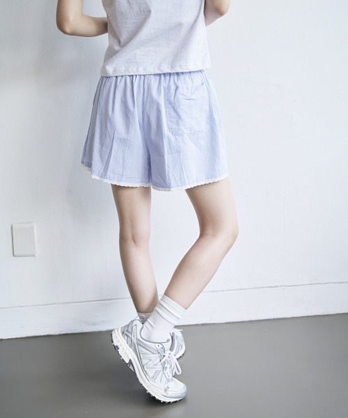 UNE MANSION（ユヌマンション）の「【インナーレース付き】【ホームウェア/ビーチウェア】ウエストゴムフロントボタンレースショートパンツ（その他パンツ・レディース・アイボリー/スカイブルー・FREE）」の19枚目の写真