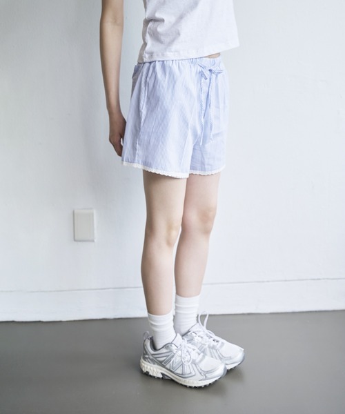 UNE MANSION（ユヌマンション）の「【インナーレース付き】【ホームウェア/ビーチウェア】ウエストゴムフロントボタンレースショートパンツ（その他パンツ・レディース・アイボリー/スカイブルー・FREE）」の22枚目の写真