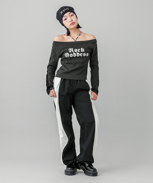 X-girl（エックスガール）の「OFF THE SHOULDER L/S TOP（Tシャツ/カットソー・レディース・オフホワイト/オリーブ/チャコール・S/M）」の10枚目の写真