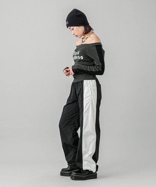 X-girl（エックスガール）の「OFF THE SHOULDER L/S TOP（Tシャツ/カットソー・レディース・オフホワイト/オリーブ/チャコール・S/M）」の14枚目の写真