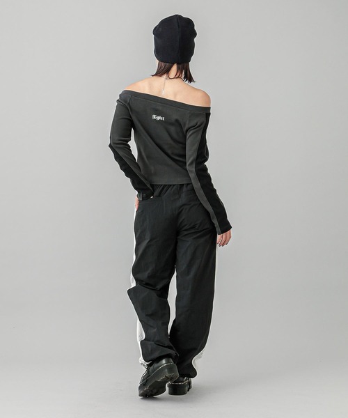 X-girl（エックスガール）の「OFF THE SHOULDER L/S TOP（Tシャツ/カットソー・レディース・オフホワイト/オリーブ/チャコール・S/M）」の15枚目の写真