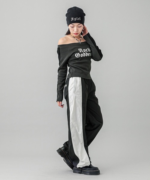 X-girl（エックスガール）の「OFF THE SHOULDER L/S TOP（Tシャツ/カットソー・レディース・オフホワイト/オリーブ/チャコール・S/M）」の11枚目の写真