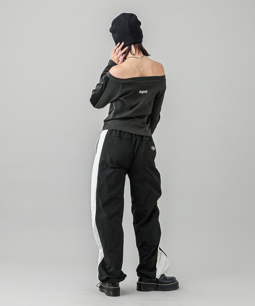 X-girl（エックスガール）の「OFF THE SHOULDER L/S TOP（Tシャツ/カットソー・レディース・オフホワイト/オリーブ/チャコール・S/M）」の13枚目の写真