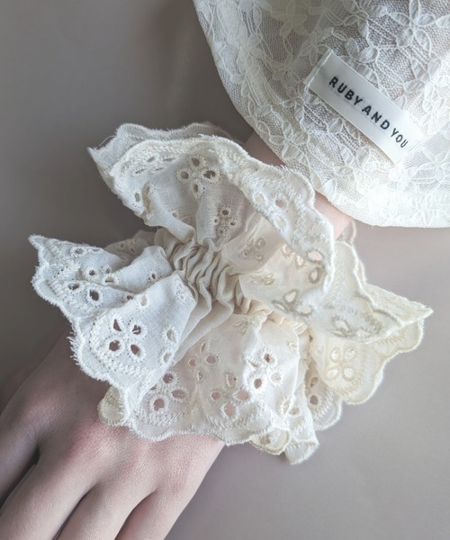 RUBY AND YOU（ルビーアンドユー）の「［select］レースシュシュ（シュシュ・レディース・アイボリー/ブルー・FREE）」の2枚目の写真