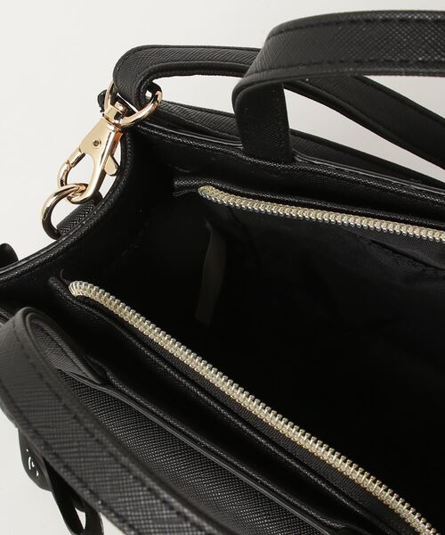 sanrio（サンリオ）の「【サンリオ】キャラクタープレート　チェック　リボン　前面ポケット　合皮　2way　手提げ　ショルダー（ショルダーバッグ・キッズ・ブラック系その他/ベージュ系その他/ブラック×ブルー/ベージュ系その他2・FREE）」の8枚目の写真