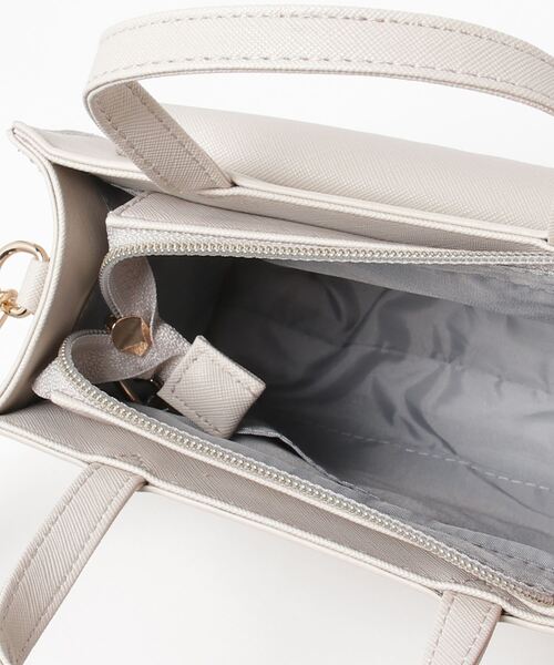 sanrio（サンリオ）の「【サンリオ】キャラクタープレート　チェック　リボン　前面ポケット　合皮　2way　手提げ　ショルダー（ショルダーバッグ・キッズ・ブラック系その他/ベージュ系その他/ブラック×ブルー/ベージュ系その他2・FREE）」の11枚目の写真