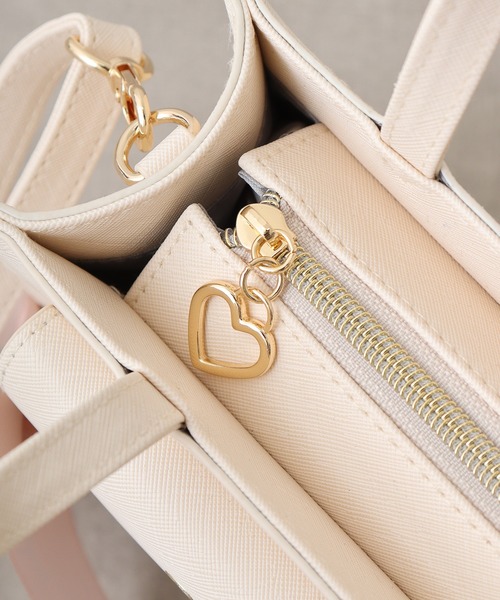 サンリオ】キャラクタープレート チェック リボン 前面ポケット 合皮