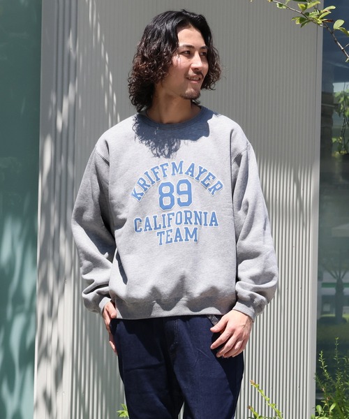 KRIFF MAYER(クリフメイヤー)の「ロゴスウェットクルー(スウェット・メンズ・グレー/ブラック/グリーン/カラフル/オートミール/マスタード・MEDIUM/LARGE/X-LARGE)」の2枚目の写真