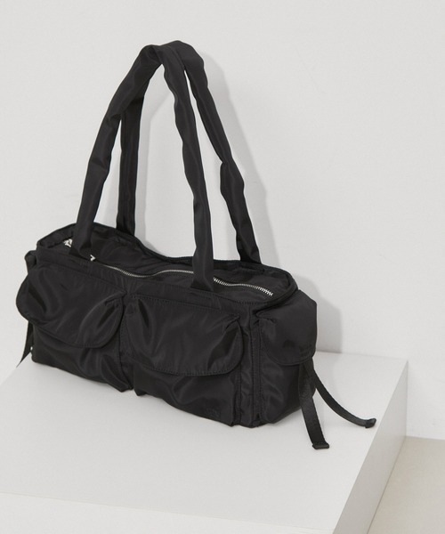 ADAM ET ROPE'(アダムエロペ)の「【サステナブル・WEB限定】フラップポケットスクエアートート(トートバッグ・レディース・シルバー/ブラック・FREE)」の2枚目の写真