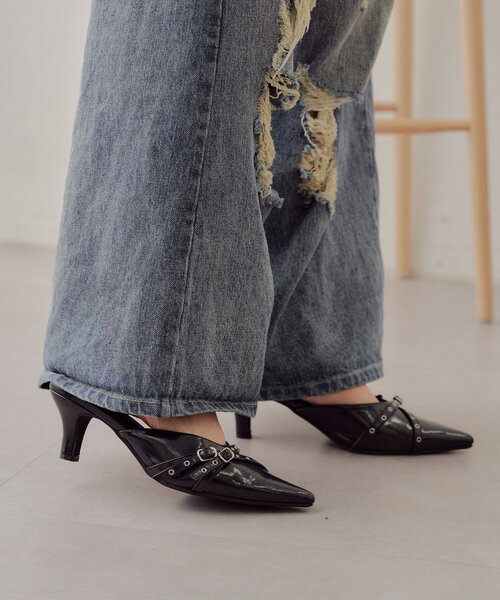Chico（チコ）の「クロスベルトポインテッドミュール（サンダル）」 - WEAR