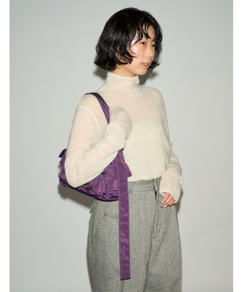 emmi(エミ)の「シアータートルネックモヘアニットトップス(ニット/セーター・レディース・ライトブルー/アイボリー/ブラック・FREE)」の2枚目の写真