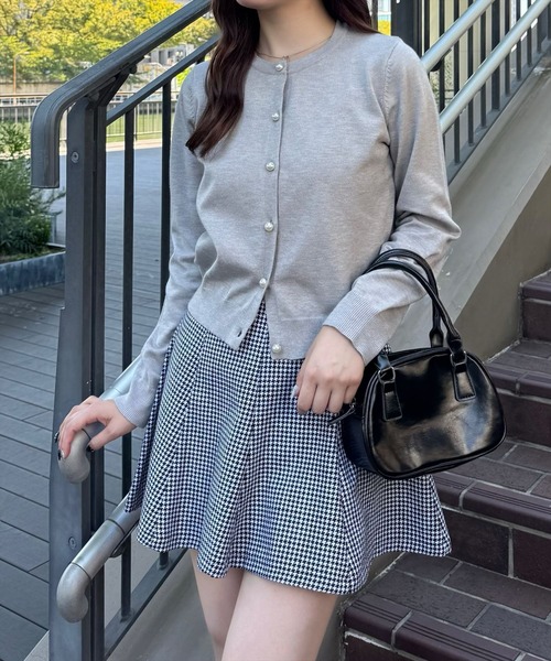 clear（クリア）の「パールボタンカーディガン［長袖 羽織り 持ち運び］≪再入荷≫（カーディガン/ボレロ・レディース・ブラック/オフホワイト/杢グレー/レッド/ネイビー/ミント/ピンク・F）」の8枚目の写真