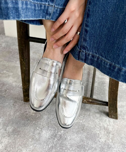 fredy emue（フレディエミュ）の「【JETEE/ ジュテ】スリムコインローファー（ローファー・レディース・シルバー/ブラック・24/23）」の4枚目の写真