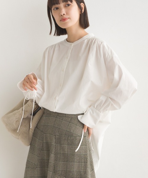 OMNES(オムネス)の「製品洗いコットンブロード袖口リボンオーバーシャツ(シャツ/ブラウス・レディース・ブラック系その他/ブラック系その他2/グレー系その他/ブルー系その他/ホワイト/ライトグレー/ベージュ系その他/ベージュ系その他2・FREE)」の1枚目の写真