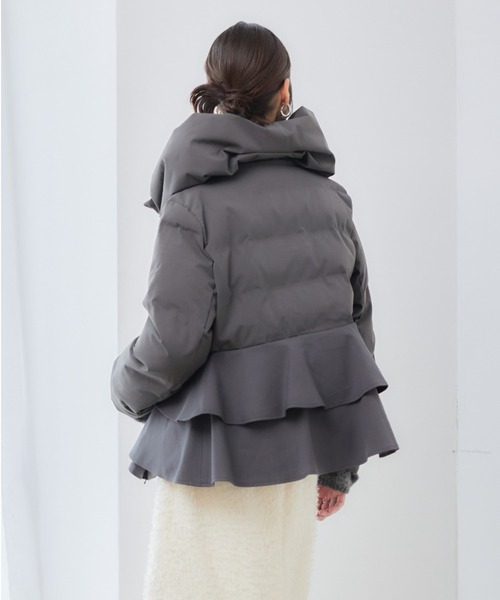 RIRIYANO（リリヤーノ）の「ペプラムファイバーダウンジャケット