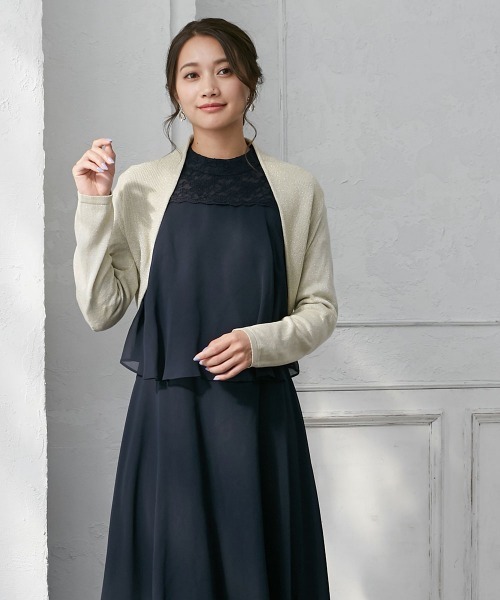 Jolie et Jolie(ジョリーエジョリー)の「長袖ラメニットボレロ(カーディガン/ボレロ・レディース・ベージュ/シルバー/ブラック・M/L/LL/3L/4L/5L)」の7枚目の写真