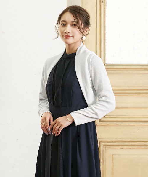 Jolie et Jolie(ジョリーエジョリー)の「長袖ラメニットボレロ(カーディガン/ボレロ・レディース・ベージュ/シルバー/ブラック・M/L/LL/3L/4L/5L)」の13枚目の写真