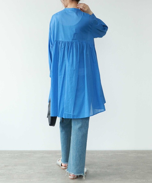 TITE IN THE STORE（ティテ　インザ　ストア）の「シアーコットンチュニックギャザーブラウス（シャツ/ブラウス・レディース・レッド/ブルー・38）」の7枚目の写真