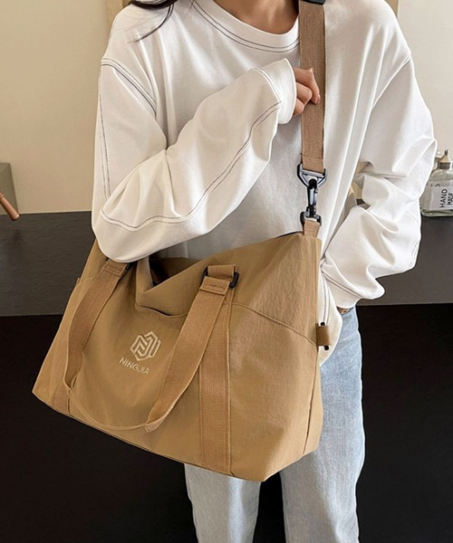 florist(フローリスト)の「【2WAY・大容量】ワントーンカラーナイロンボストンバッグ/トラベルバッグ(ボストンバッグ・レディース・オフホワイト/ライトブラウン/ブラック/ライトグレー/ピンク/グリーン・FREE)」の16枚目の写真