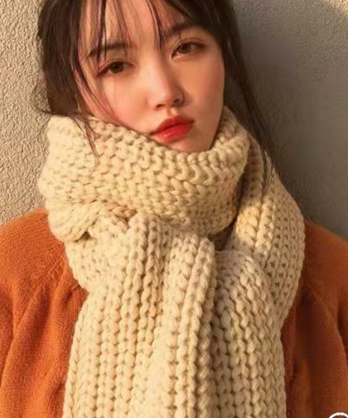 Mayree（メイリー）の「【urge select】リブ編み 無地 ローゲージ ニットマフラー（マフラー・レディース・ピンク/ブラック/オフホワイト/グレー/ブラウン/レッド/イエロー・FREE）」の2枚目の写真