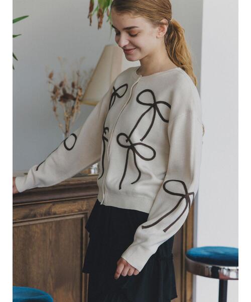 ehka sopo(エヘカソポ)の「リボンコード刺繍カーディガン(カーディガン/ボレロ・レディース・ブラック/グレー/キナリ・F)」の2枚目の写真