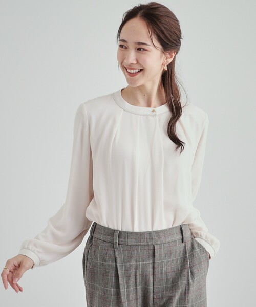 DRESKIP（ドレスキップ）の「◆あったか裏地 配色バンドカラーブラウス【SHOO WARM】（シャツ/ブラウス・レディース・ホワイト系3/ブラック系/オフホワイト/ピンク・04/02/03）」の2枚目の写真