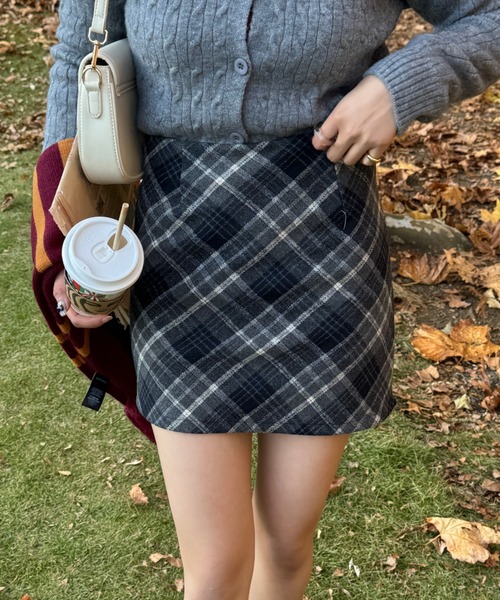efill(エフィル)の「秋冬 レトロ チェック ハイウエスト スカート(スカート・レディース・ブラック・FREE)」の19枚目の写真