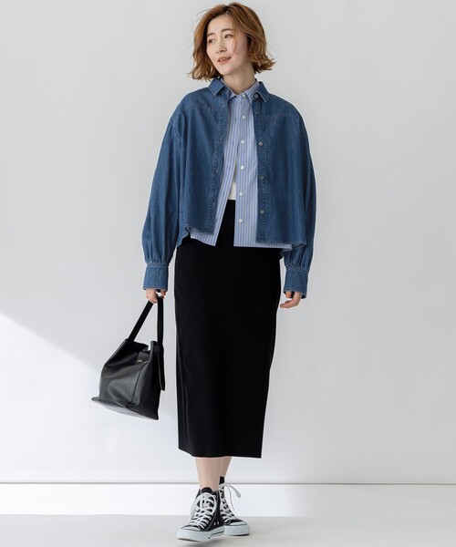 23区(ニジュウサンク)の「【Oggi3月号掲載/洗える】ライトダンガリー クロップド ボリュームスリーブ シャツ(シャツ/ブラウス・レディース・ターコイズブルー系/スカイブルー系・38)」の9枚目の写真