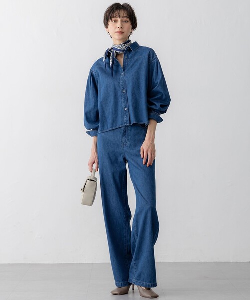 23区(ニジュウサンク)の「【Oggi3月号掲載/洗える】ライトダンガリー クロップド ボリュームスリーブ シャツ(シャツ/ブラウス・レディース・ターコイズブルー系/スカイブルー系・38)」の12枚目の写真