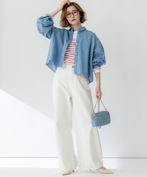 23区(ニジュウサンク)の「【Oggi3月号掲載/洗える】ライトダンガリー クロップド ボリュームスリーブ シャツ(シャツ/ブラウス・レディース・ターコイズブルー系/スカイブルー系・38)」の17枚目の写真