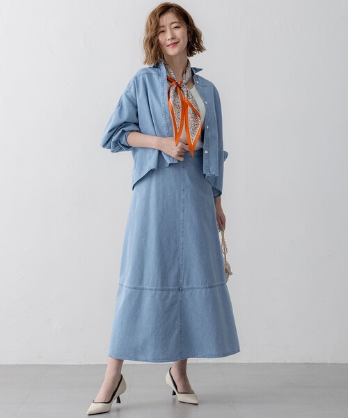 23区(ニジュウサンク)の「【Oggi3月号掲載/洗える】ライトダンガリー クロップド ボリュームスリーブ シャツ(シャツ/ブラウス・レディース・ターコイズブルー系/スカイブルー系・38)」の18枚目の写真