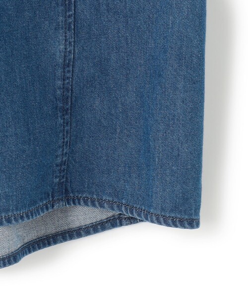 23区(ニジュウサンク)の「【Oggi3月号掲載/洗える】ライトダンガリー クロップド ボリュームスリーブ シャツ(シャツ/ブラウス・レディース・ターコイズブルー系/スカイブルー系・38)」の5枚目の写真