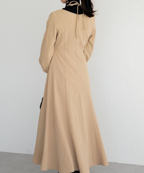 raffime（ラフィミー）の「バルーンスリーブチョーカーフレアワンピース（ワンピース・レディース・ライトベージュ/ブラック/ライトブラウン・MEDIUM/SMALL）」の4枚目の写真