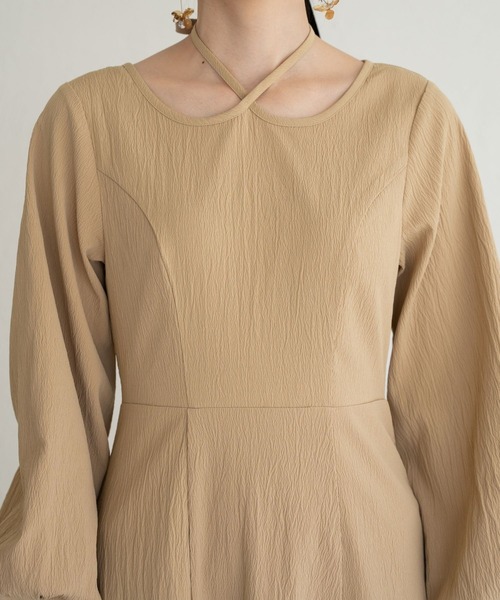 raffime（ラフィミー）の「バルーンスリーブチョーカーフレアワンピース（ワンピース・レディース・ライトベージュ/ブラック/ライトブラウン・MEDIUM/SMALL）」の13枚目の写真