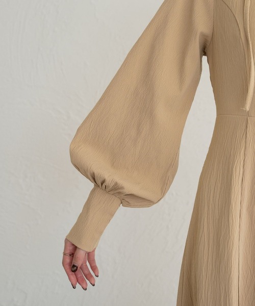 raffime（ラフィミー）の「バルーンスリーブチョーカーフレアワンピース（ワンピース・レディース・ライトベージュ/ブラック/ライトブラウン・MEDIUM/SMALL）」の15枚目の写真