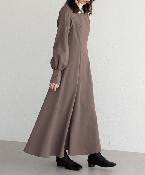 raffime（ラフィミー）の「バルーンスリーブチョーカーフレアワンピース（ワンピース・レディース・ライトベージュ/ブラック/ライトブラウン・MEDIUM/SMALL）」の5枚目の写真