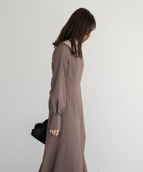 raffime（ラフィミー）の「バルーンスリーブチョーカーフレアワンピース（ワンピース・レディース・ライトベージュ/ブラック/ライトブラウン・MEDIUM/SMALL）」の7枚目の写真