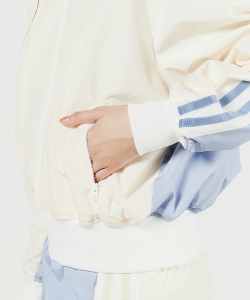 DOUBLE STANDARD CLOTHING(ダブルスタンダードクロージング)の「PIN DEAD×ESSENTIAL/ オリジナルロゴトラックジャケット(ブルゾン・レディース・サックスブルー/ピンク・FREE)」の9枚目の写真
