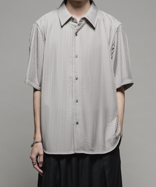 CASPER JOHN（キャスパージョン）の「Various loose shirts -dry pleats- /バリアスルーズシャツ -ドライプリーツ-（シャツ/ブラウス・メンズ・チャコールグレー/ブルー/ブラック/グレイッシュベージュ/サックスブルー・X-SMALL/SMALL/MEDIUM/LARGE）」の3枚目の写真