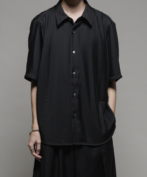 CASPER JOHN（キャスパージョン）の「Various loose shirts -dry pleats- /バリアスルーズシャツ -ドライプリーツ-（シャツ/ブラウス・メンズ・チャコールグレー/ブルー/ブラック/グレイッシュベージュ/サックスブルー・X-SMALL/SMALL/MEDIUM/LARGE）」の2枚目の写真