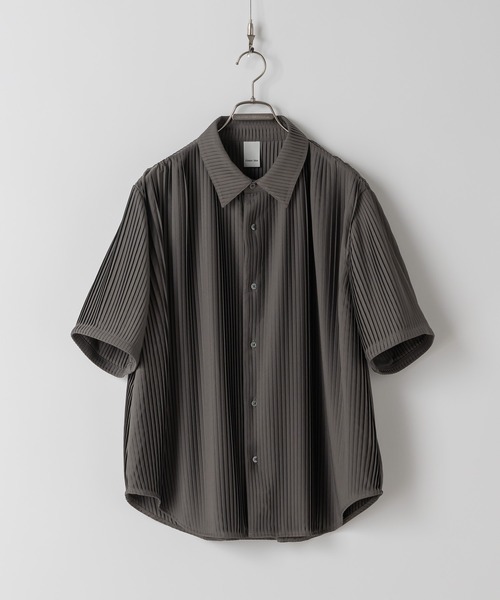 CASPER JOHN（キャスパージョン）の「Various loose shirts -dry pleats- /バリアスルーズシャツ -ドライプリーツ-（シャツ/ブラウス・メンズ・チャコールグレー/ブルー/ブラック/グレイッシュベージュ/サックスブルー・X-SMALL/SMALL/MEDIUM/LARGE）」の6枚目の写真