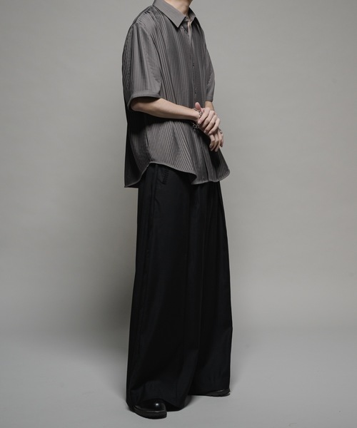 CASPER JOHN（キャスパージョン）の「Various loose shirts -dry pleats- /バリアスルーズシャツ -ドライプリーツ-（シャツ/ブラウス・メンズ・チャコールグレー/ブルー/ブラック/グレイッシュベージュ/サックスブルー・X-SMALL/SMALL/MEDIUM/LARGE）」の13枚目の写真