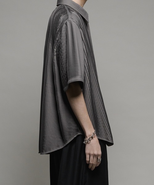 CASPER JOHN（キャスパージョン）の「Various loose shirts -dry pleats- /バリアスルーズシャツ -ドライプリーツ-（シャツ/ブラウス・メンズ・チャコールグレー/ブルー/ブラック/グレイッシュベージュ/サックスブルー・X-SMALL/SMALL/MEDIUM/LARGE）」の10枚目の写真
