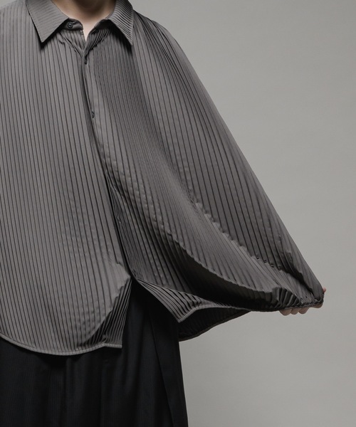 CASPER JOHN（キャスパージョン）の「Various loose shirts -dry pleats- /バリアスルーズシャツ -ドライプリーツ-（シャツ/ブラウス・メンズ・チャコールグレー/ブルー/ブラック/グレイッシュベージュ/サックスブルー・X-SMALL/SMALL/MEDIUM/LARGE）」の11枚目の写真