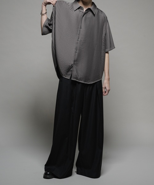 CASPER JOHN（キャスパージョン）の「Various loose shirts -dry pleats- /バリアスルーズシャツ -ドライプリーツ-（シャツ/ブラウス・メンズ・チャコールグレー/ブルー/ブラック/グレイッシュベージュ/サックスブルー・X-SMALL/SMALL/MEDIUM/LARGE）」の15枚目の写真